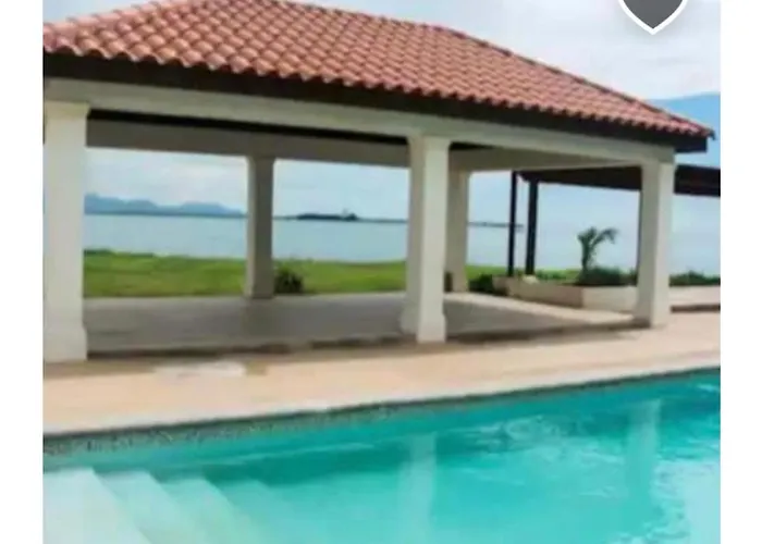 Large Luxurious Beach Front At Bayfront Villa